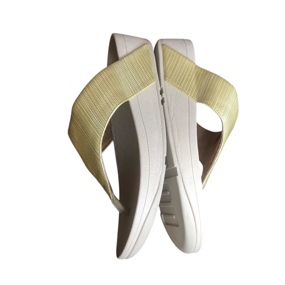 FitFlop Olive Sandals Size 8 Gold Neutral Toe Post Thong Comfort Minimalist